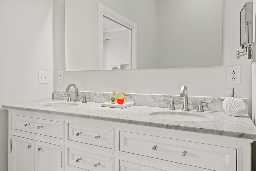 More Photos Of 114-116 E Main St, Penn Yan Storefront Retail Residential For Sale