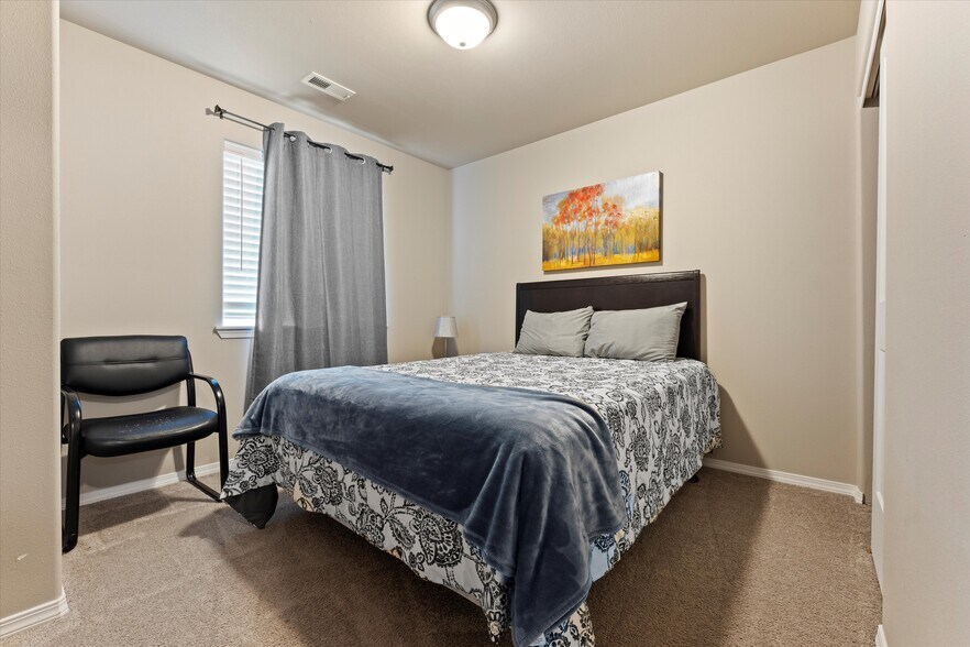 More Photos Of 2729 W Marina Dr, Moses Lake Apartments For Sale