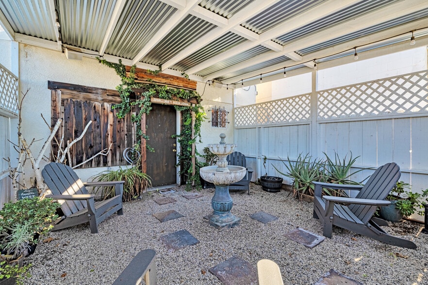 More Photos Of 24363 Main St, Santa Clarita Freestanding For Sale