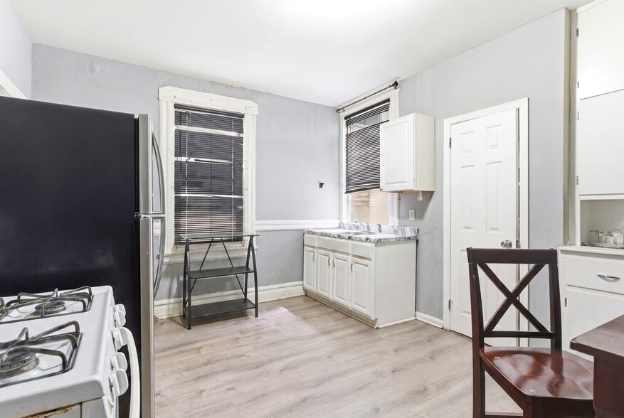 More Photos Of 369 E Kinney St, Newark Apartments For Sale