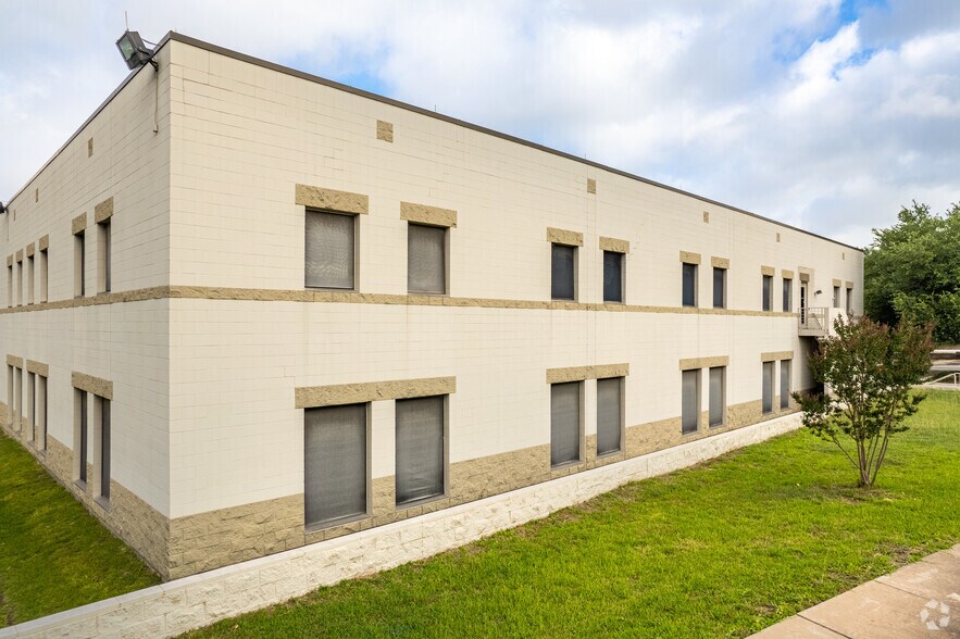 More Photos Of 8314 Cross Park Dr, Austin Office For Lease
