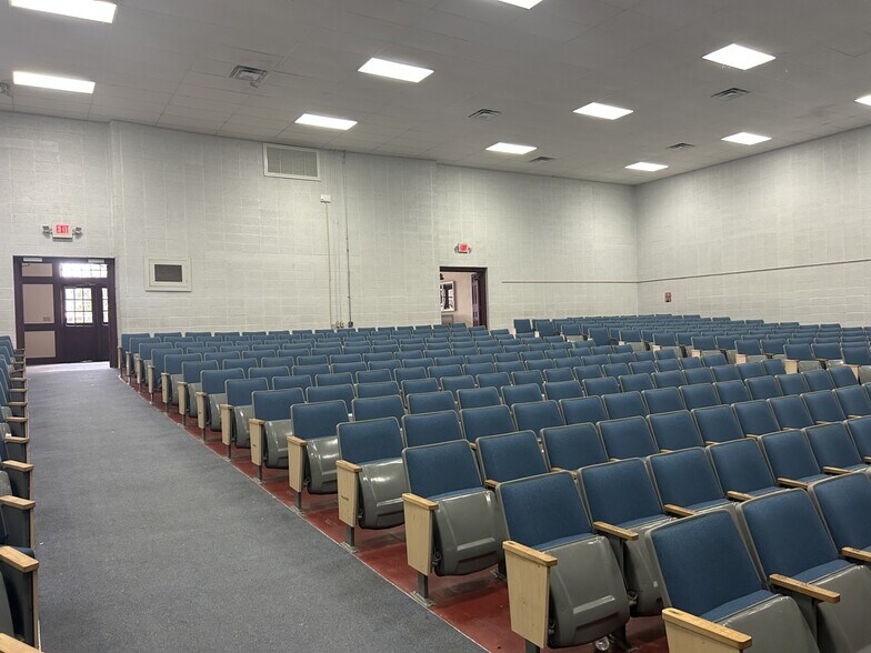 More Photos Of 101 S Prospect St, Crescent City Flex For Sale