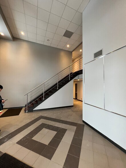 More Photos Of 616A-622 S Main St, Hebron Warehouse For Lease