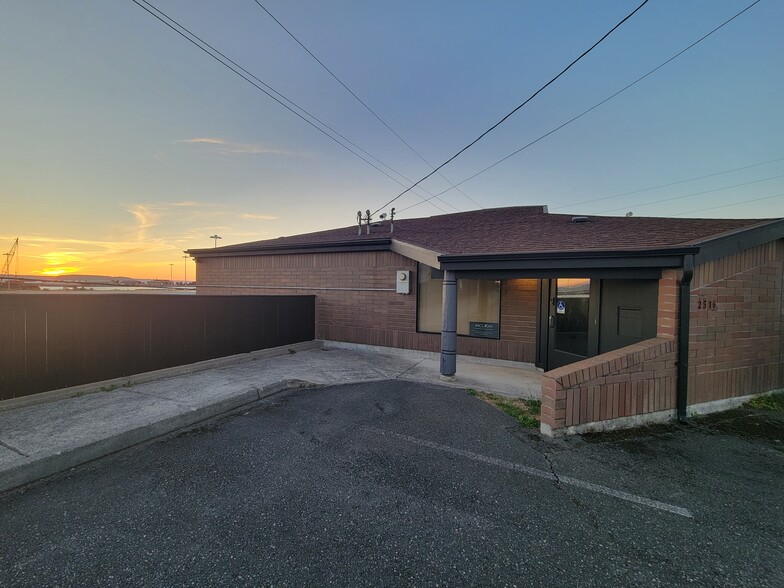 More Photos Of 2516 W Marine View Dr, Everett Office For Lease