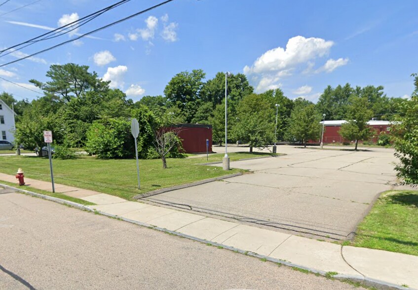 More Photos Of 16 Orchard St, East Hartford Storefront For Lease