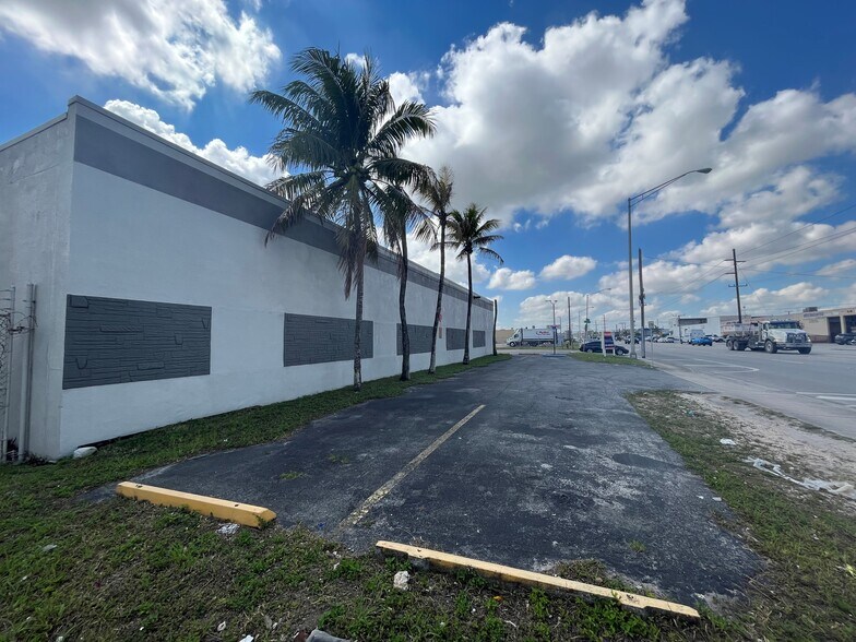 More Photos Of 3580 NW 54th St, Miami Warehouse For Lease