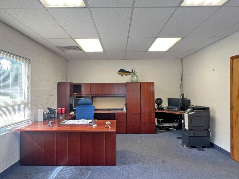 More Photos Of 4300 W Ridge Rd, Erie Manufacturing For Sale