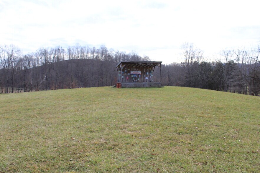 More Photos Of 100 Sportsway Dr, Bristol Trailer Camper Park For Sale