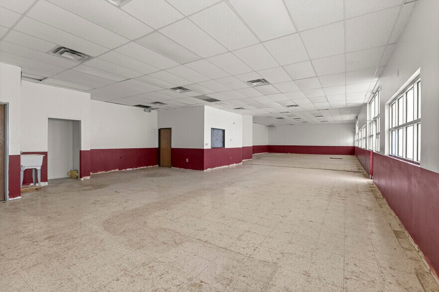 More Photos Of 2300 S Schaefer Hwy, Detroit Storefront For Sale