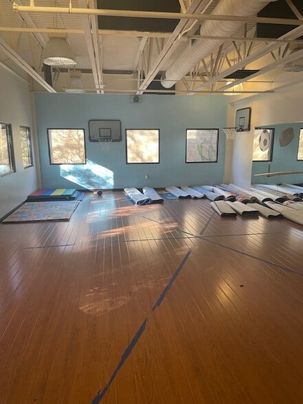 More Photos Of 4308 N Quinlan Park Rd, Austin Storefront Retail Office For Sale