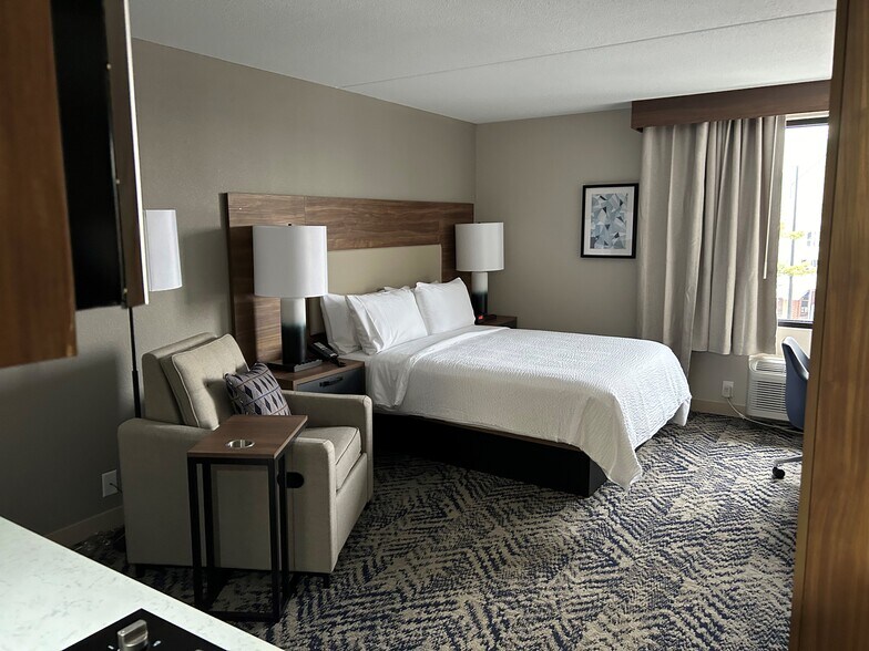 More Photos Of 1100 Mediterranean Ave, Columbus Hotel For Sale