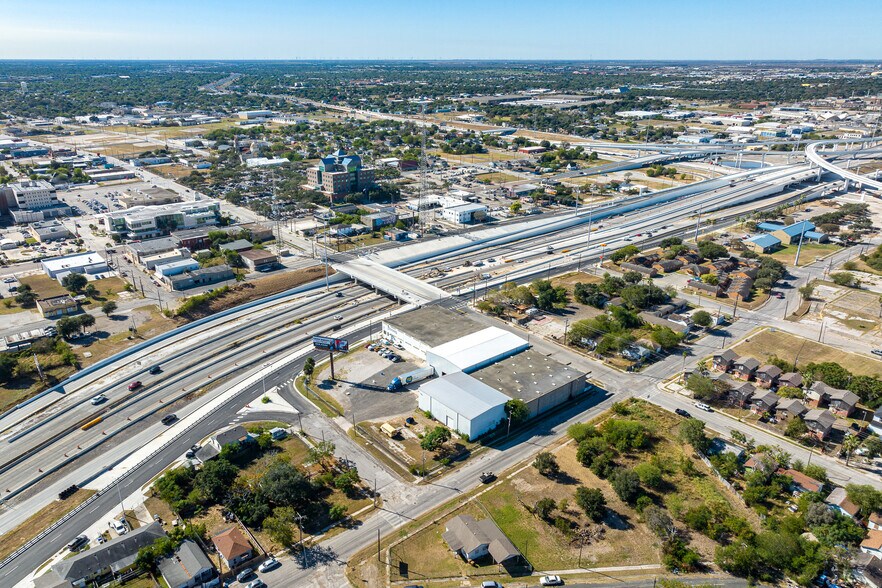 More Photos Of 900 N Staples St, Corpus Christi Distribution For Lease