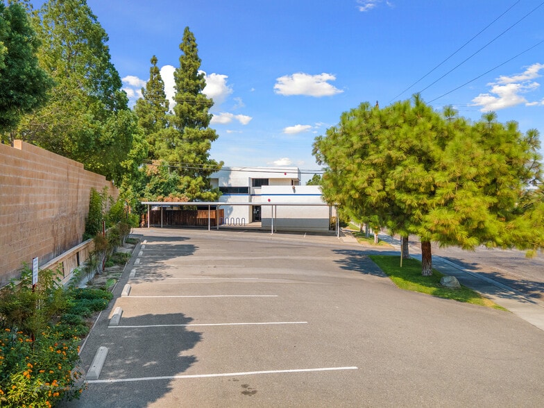 More Photos Of 801 Kern St, Taft Office For Sale