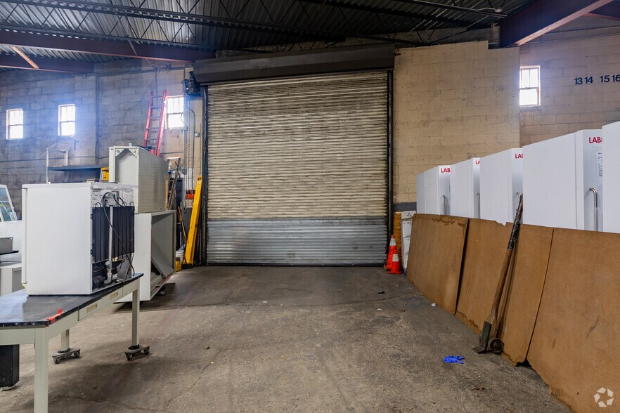 More Photos Of 8805 76th Ave, Glendale Warehouse For Sale