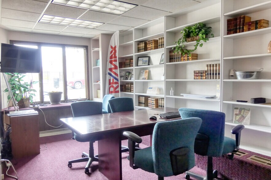 More Photos Of 208 N Cascade St, Osceola Storefront For Sale