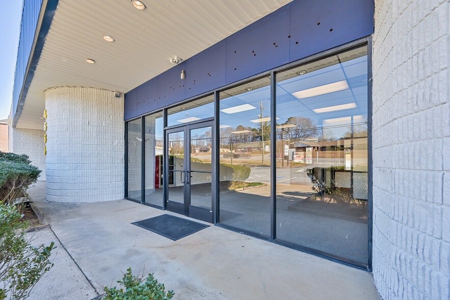 More Photos Of 4664 Lawrenceville Hwy NW, Lilburn Freestanding For Sale