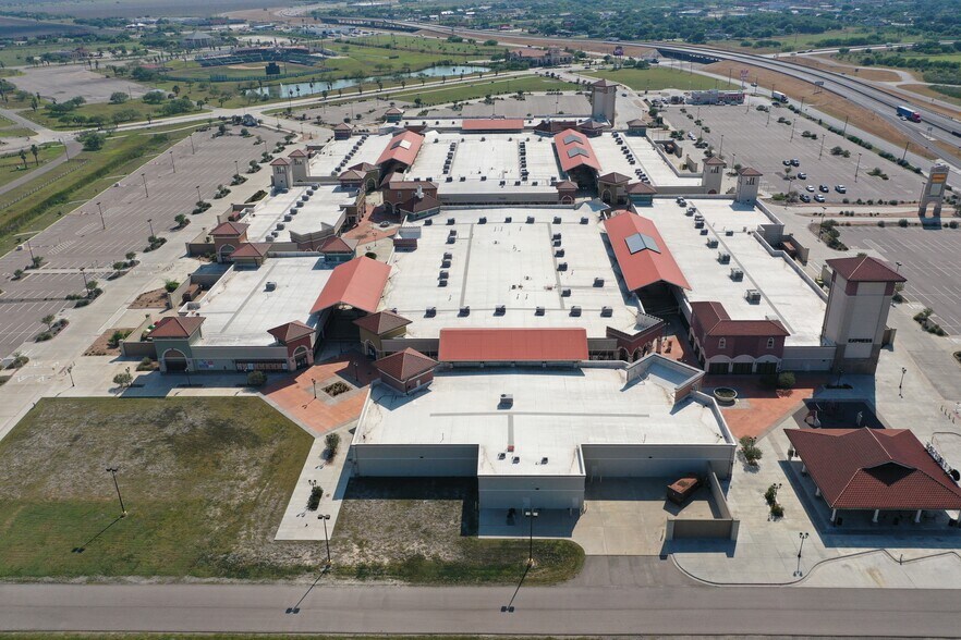 More Photos Of 500 N IH 69, Robstown Warehouse For Lease