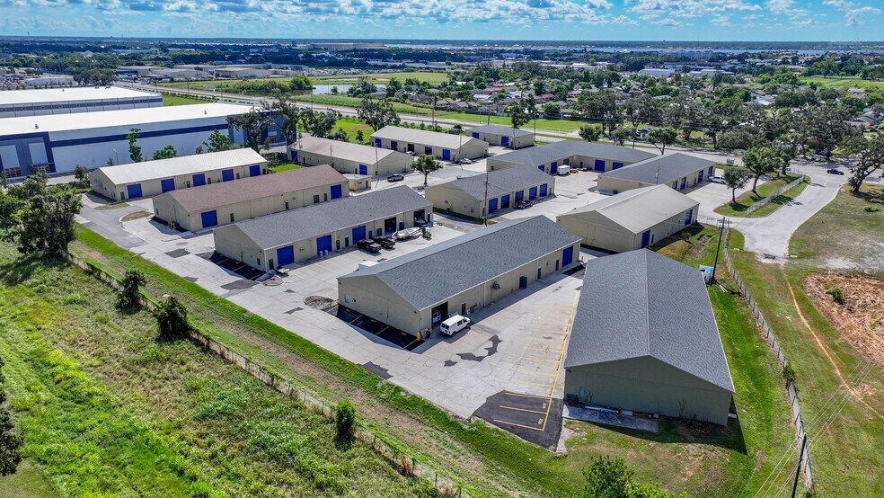 More Photos Of 722 17th St E, Palmetto Warehouse For Lease