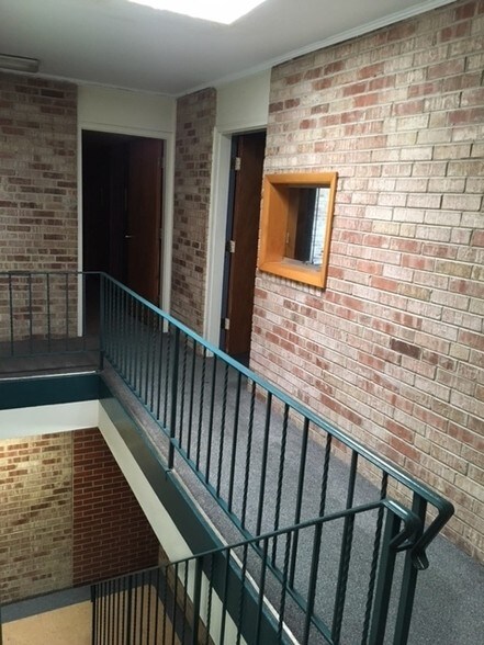 More Photos Of 3100 S Oak Park Ave, Berwyn Office For Sale