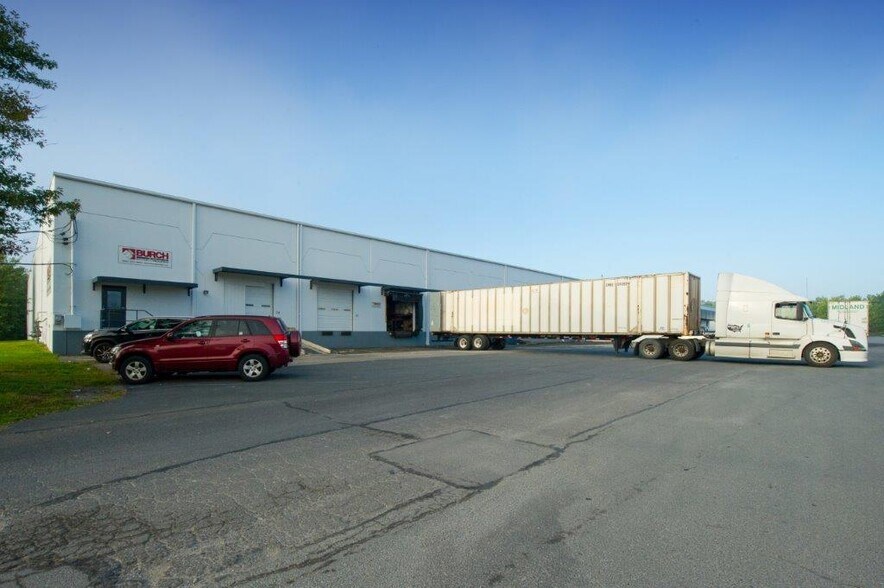 More Photos Of 430 Hudson River Rd, Waterford Warehouse For Lease
