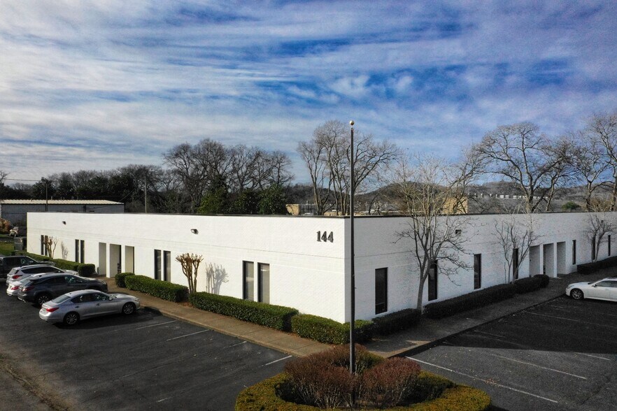 More Photos Of 144 Southeast Pky, Franklin Office For Lease