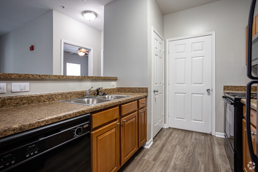 More Photos Of 501 Tiger Way, Knoxville Apartments For Sale