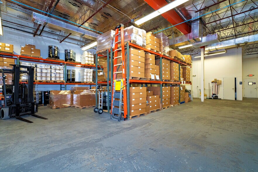 More Photos Of 5801-5821 N Andrews Way, Fort Lauderdale Light Manufacturing For Lease