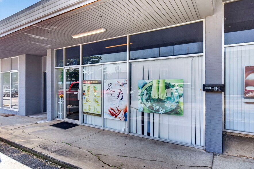 More Photos Of 1950 S Glenstone Ave, Springfield Storefront For Sale