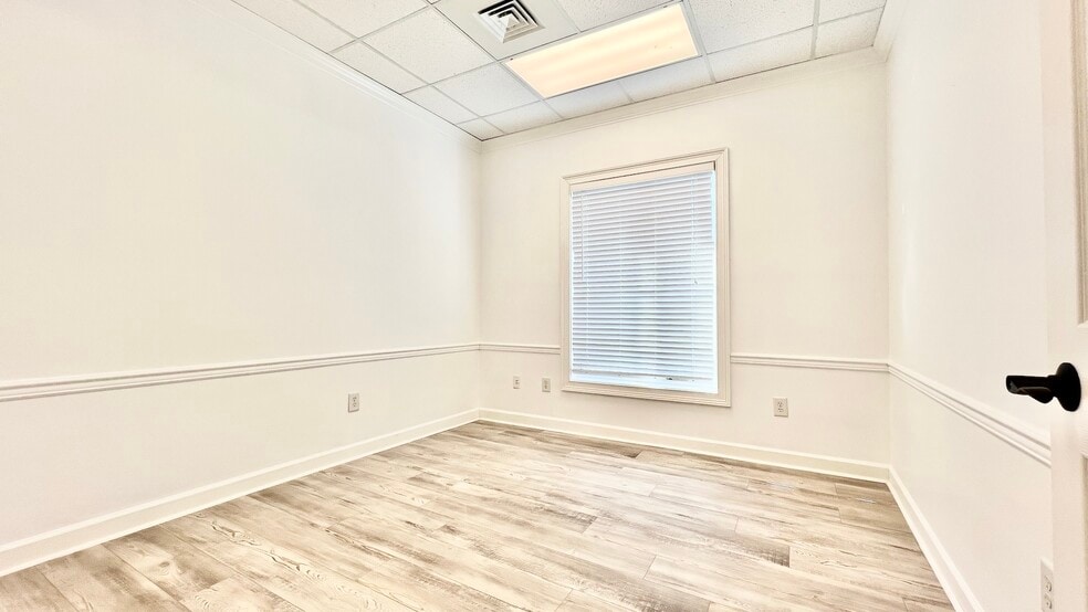 More Photos Of 535 Queen City Pky, Gainesville Office For Lease