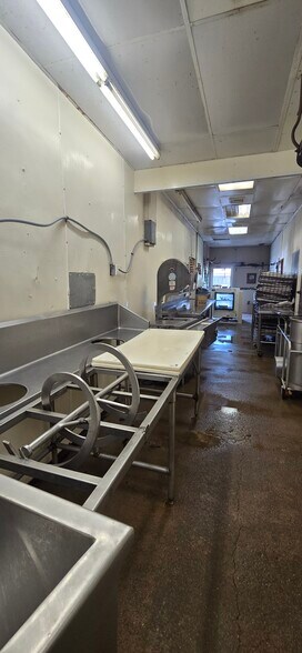 More Photos Of 418 E Washington St, Arma Storefront Retail Residential For Sale