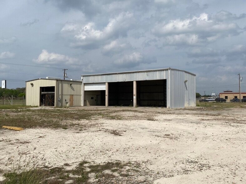 More Photos Of 438 Flournoy Rd, Alice Industrial For Lease