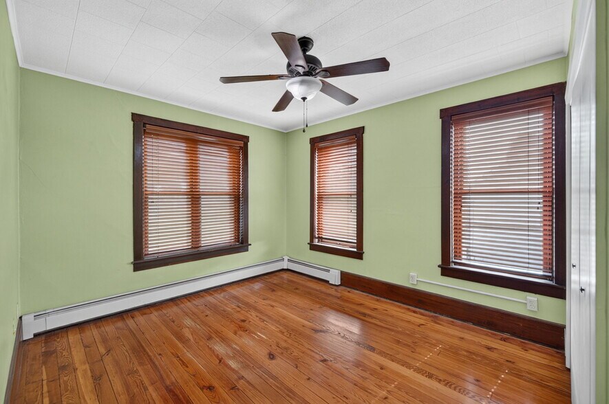 More Photos Of 330 Mahoning St, Milton Office For Sale