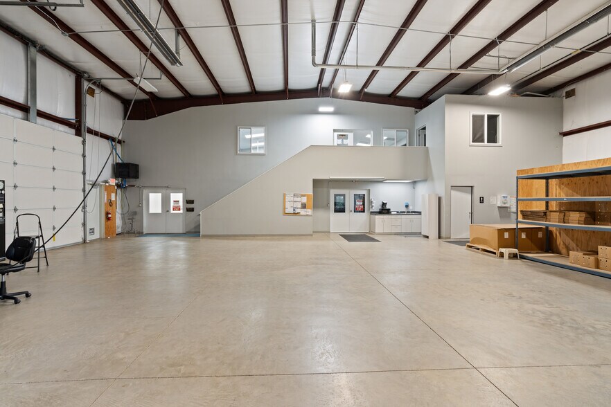 More Photos Of 1388 Antelope Rd, White City Office For Sale