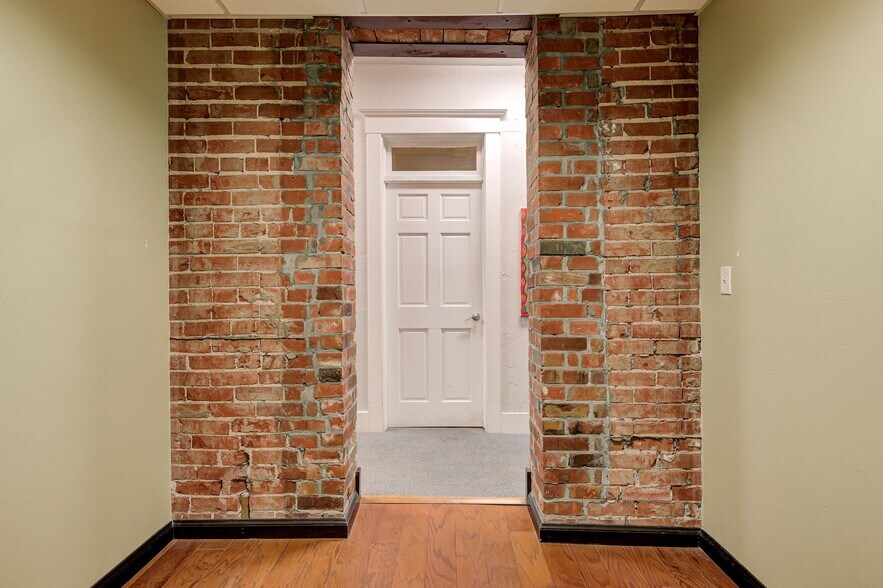 More Photos Of 1008 W Main St, Oklahoma City Office For Lease