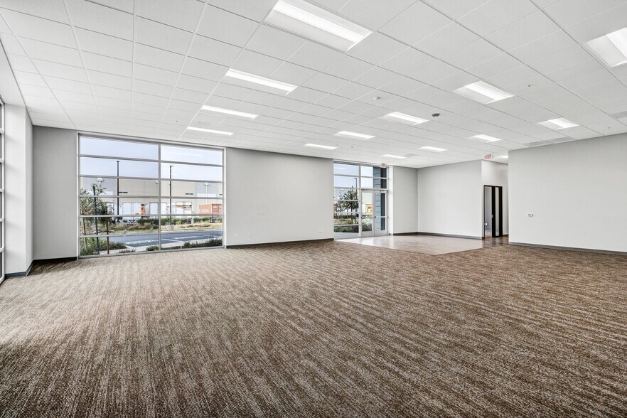 More Photos Of Skyking & Metro Air Pky @ Metro Air Parkway, Sacramento Unknown For Lease