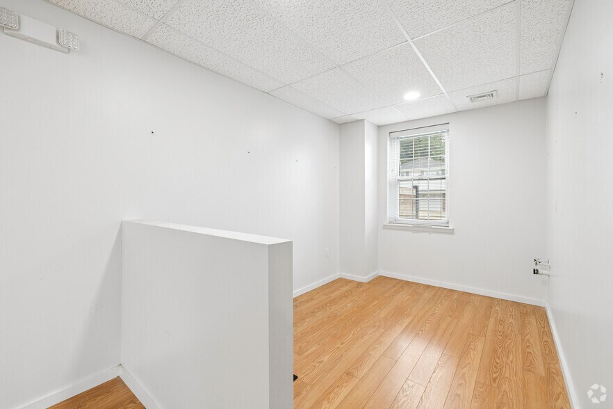 More Photos Of 210 Knickerbocker Rd, Cresskill Medical For Lease