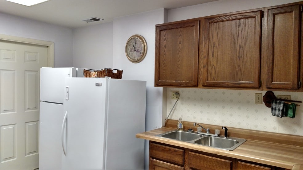 More Photos Of 8464 Lackland Rd, Saint Louis Religious Facility For Sale