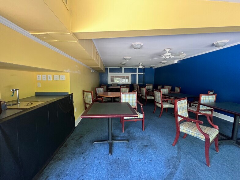 More Photos Of 113 S Court Ave, Memphis General Retail For Sale