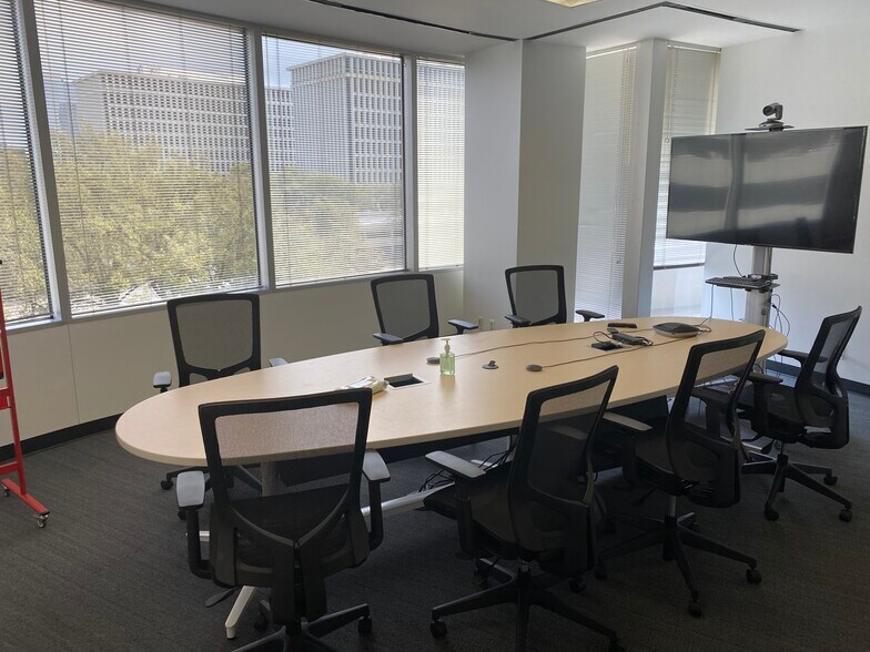 More Photos Of 8 Greenway Plz, Houston Office For Lease