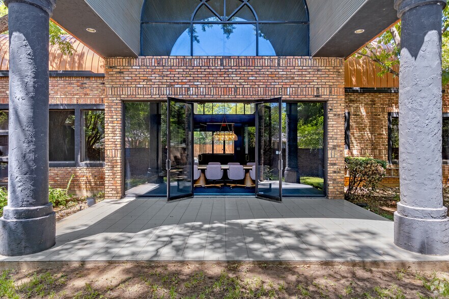 More Photos Of 440 N Center St, Arlington Office For Sale