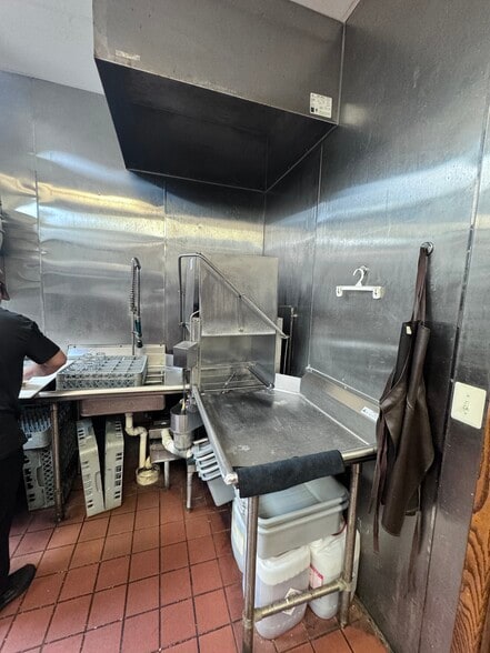 More Photos Of 6408-6414 Trading Sq, Haymarket General Retail For Lease