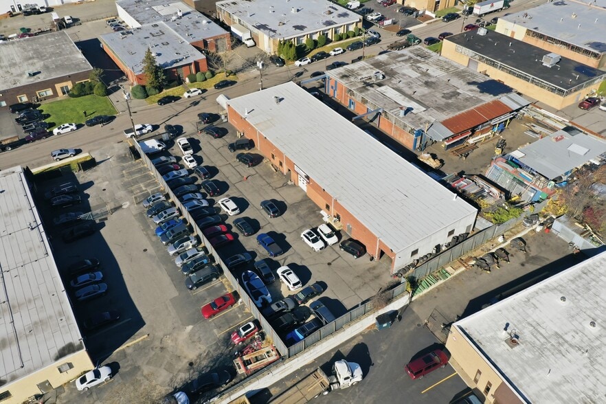 More Photos Of 11 Lucon Dr, Deer Park Showroom For Sale