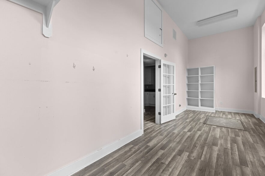 More Photos Of 132 S Main St, Warrenton Storefront For Sale