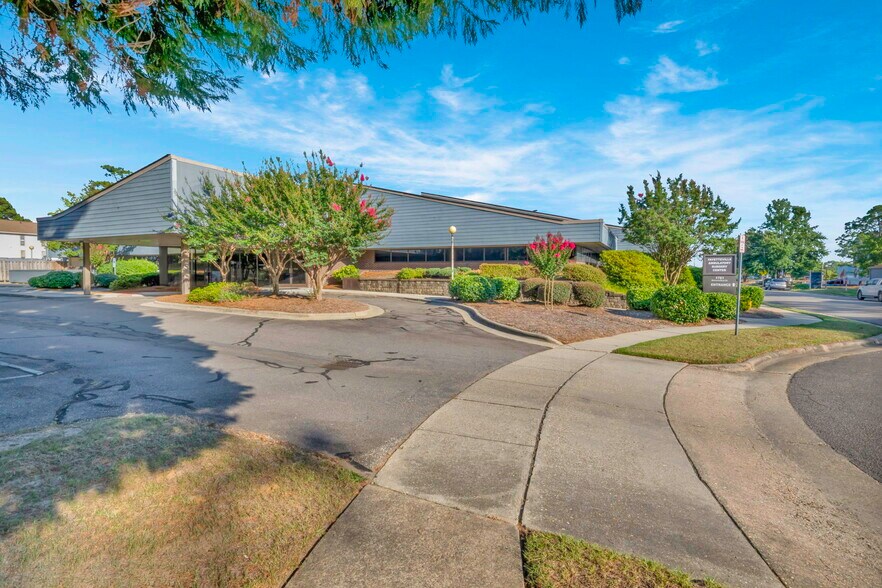 More Photos Of 1767 & 1781 Metromedical Dr, Fayetteville Medical For Sale