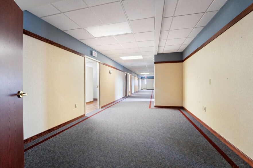 More Photos Of 790 Eastgate Dr, Ripon Medical For Sale