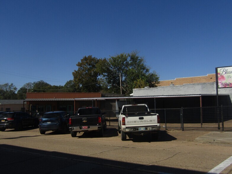 More Photos Of 9 NW Martin Luther King Ave, Idabel General Retail For Sale