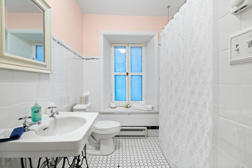 More Photos Of 23-25 Race St, Jim Thorpe Hospitality For Sale