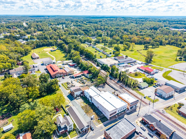 More Photos Of 1850 Church St, Appomattox Bar For Sale