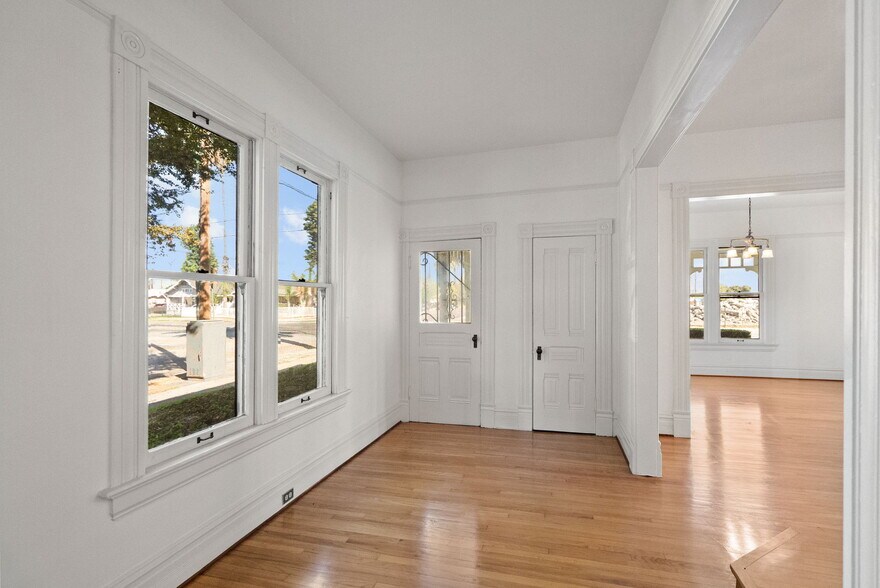 More Photos Of 591 W 9th St, San Bernardino Office For Sale