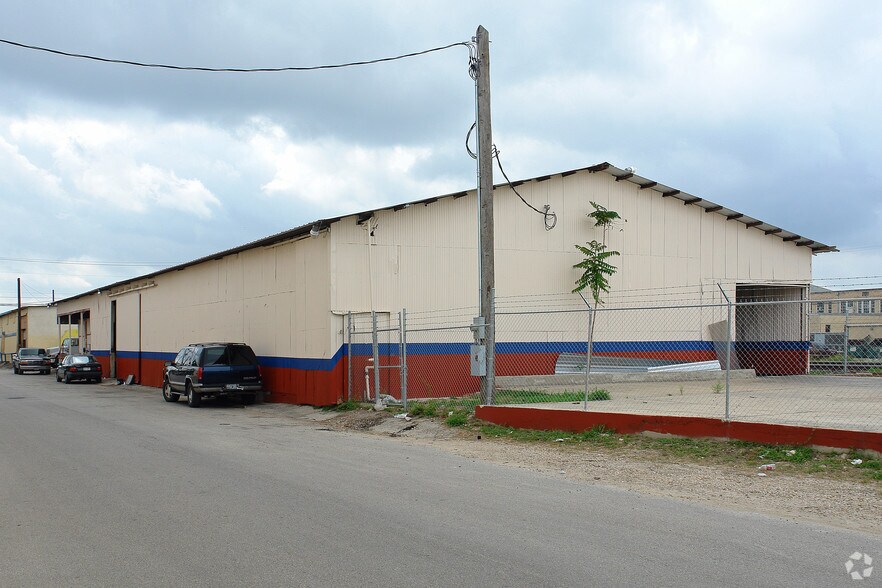 More Photos Of 120 W Lachapelle, San Antonio Warehouse For Lease